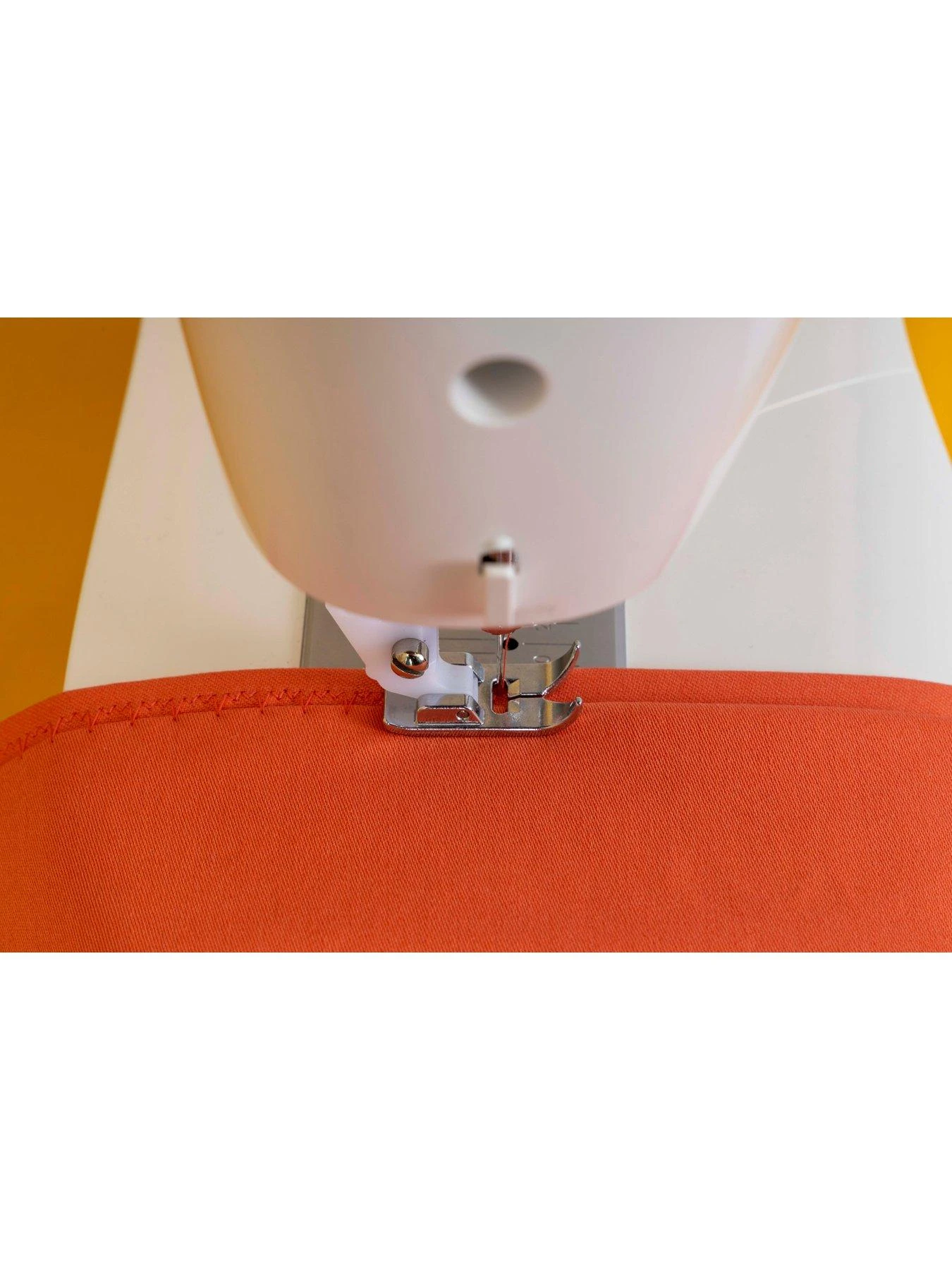 Singer M2105 Sewing Machine - Image 5