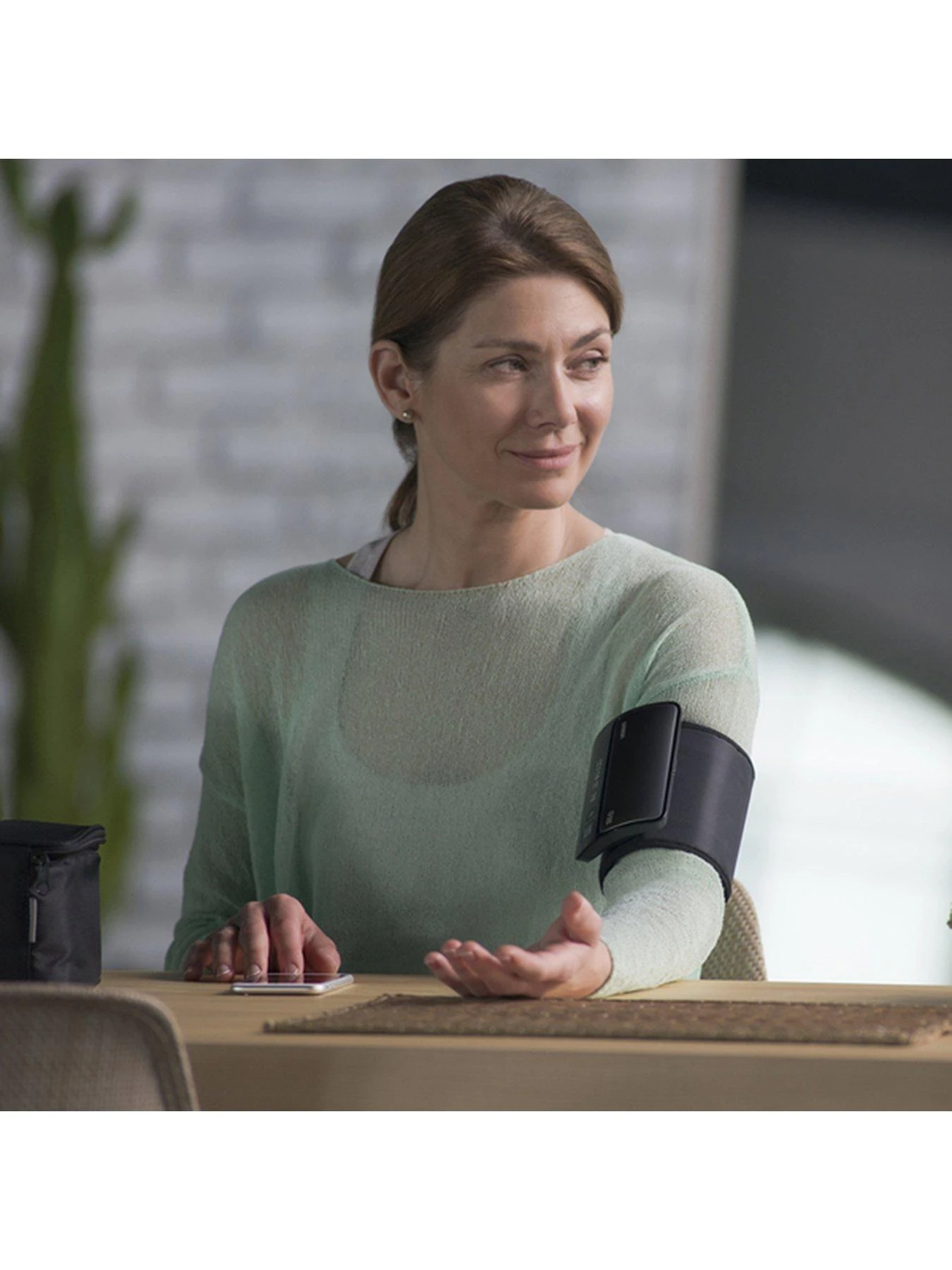 Omron Evlov Upper Arm Blood Pressure Monitor (HEM-7600T-E) - Image 5