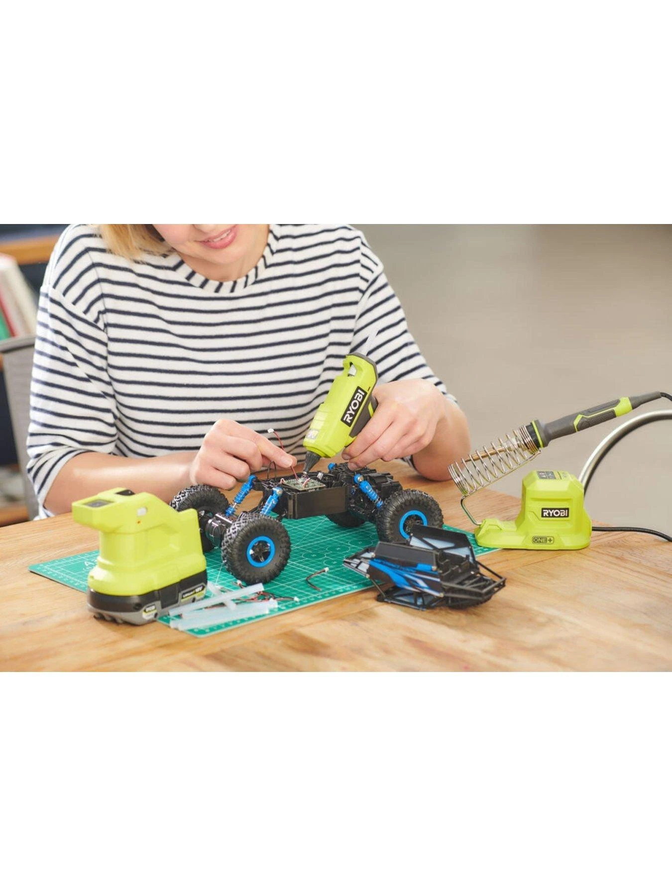 RYOBI RGLM18-0 18V ONE+ Cordless Mini Glue Gun (Bare Tool) - Image 2