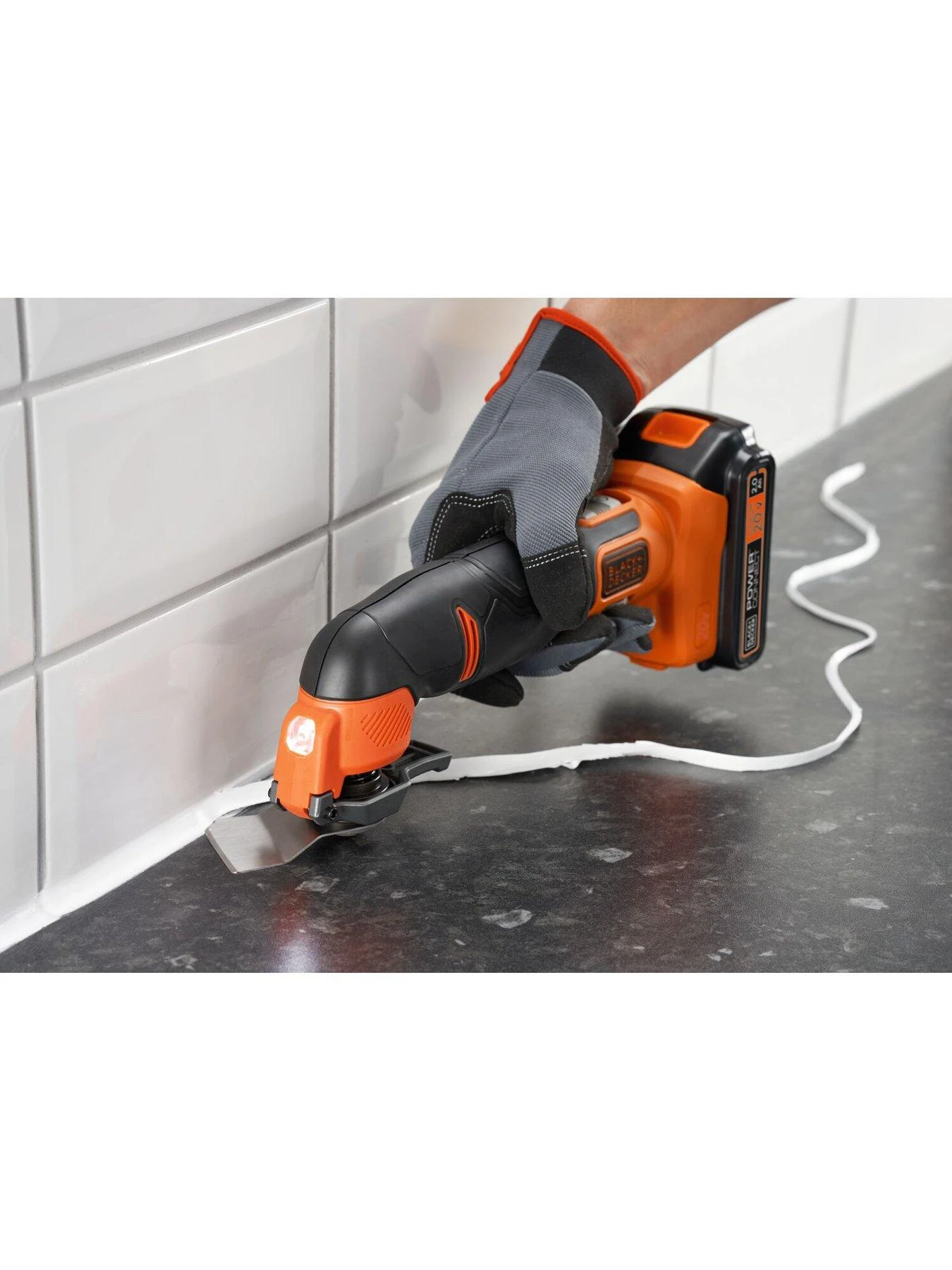 Black & Decker 18V Oscillating Tool 2Ah 400mA Kibox - Image 4