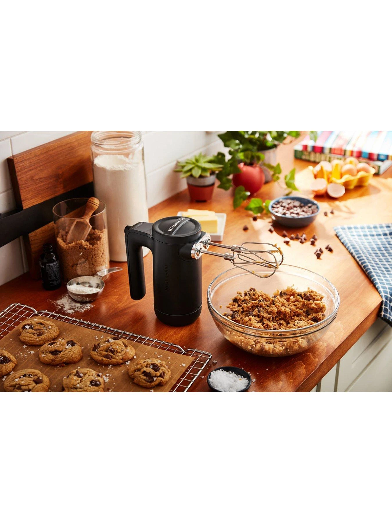 KitchenAid 7 Speed Cordless Hand Mixer - Image 2