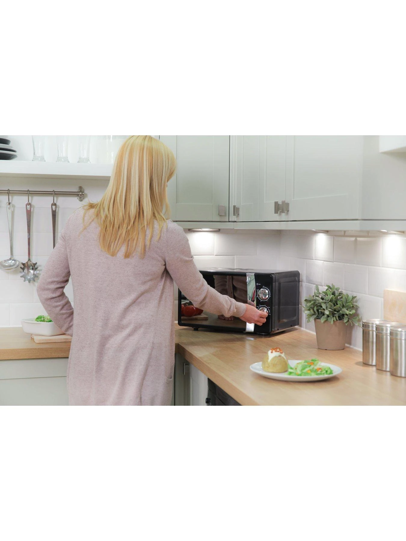 Russell Hobbs RHMM701B 17-Litre Manual Microwave - Jet Black - Image 7