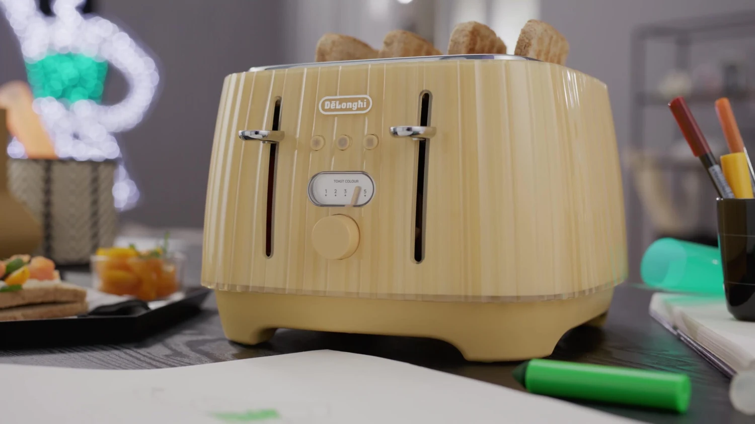 DeLonghi Ballerina 4-Slice Toaster - Yellow - Image 7