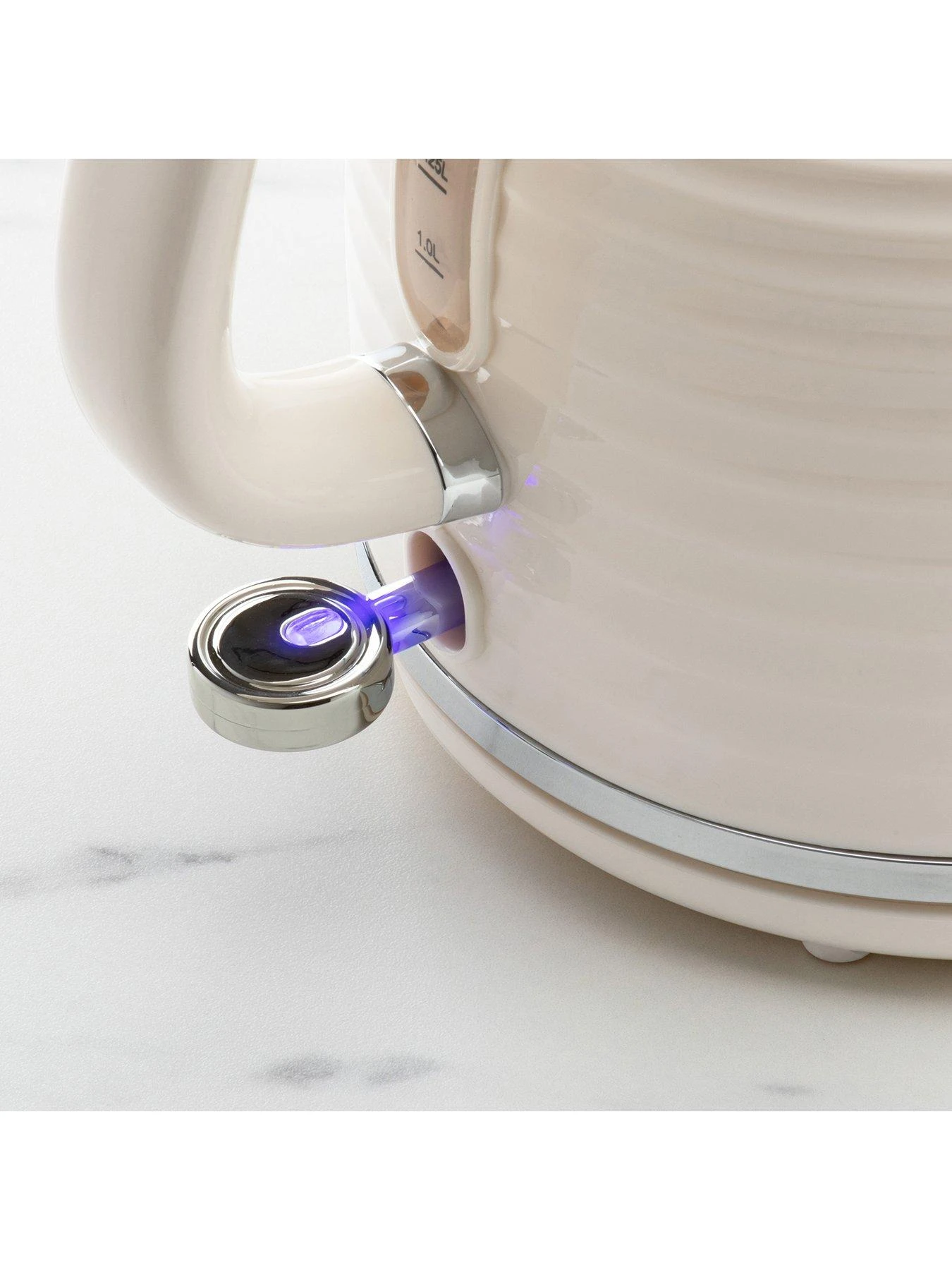 Daewoo Sienna 1.7L 3kW Jug Kettle - Cream - Image 4