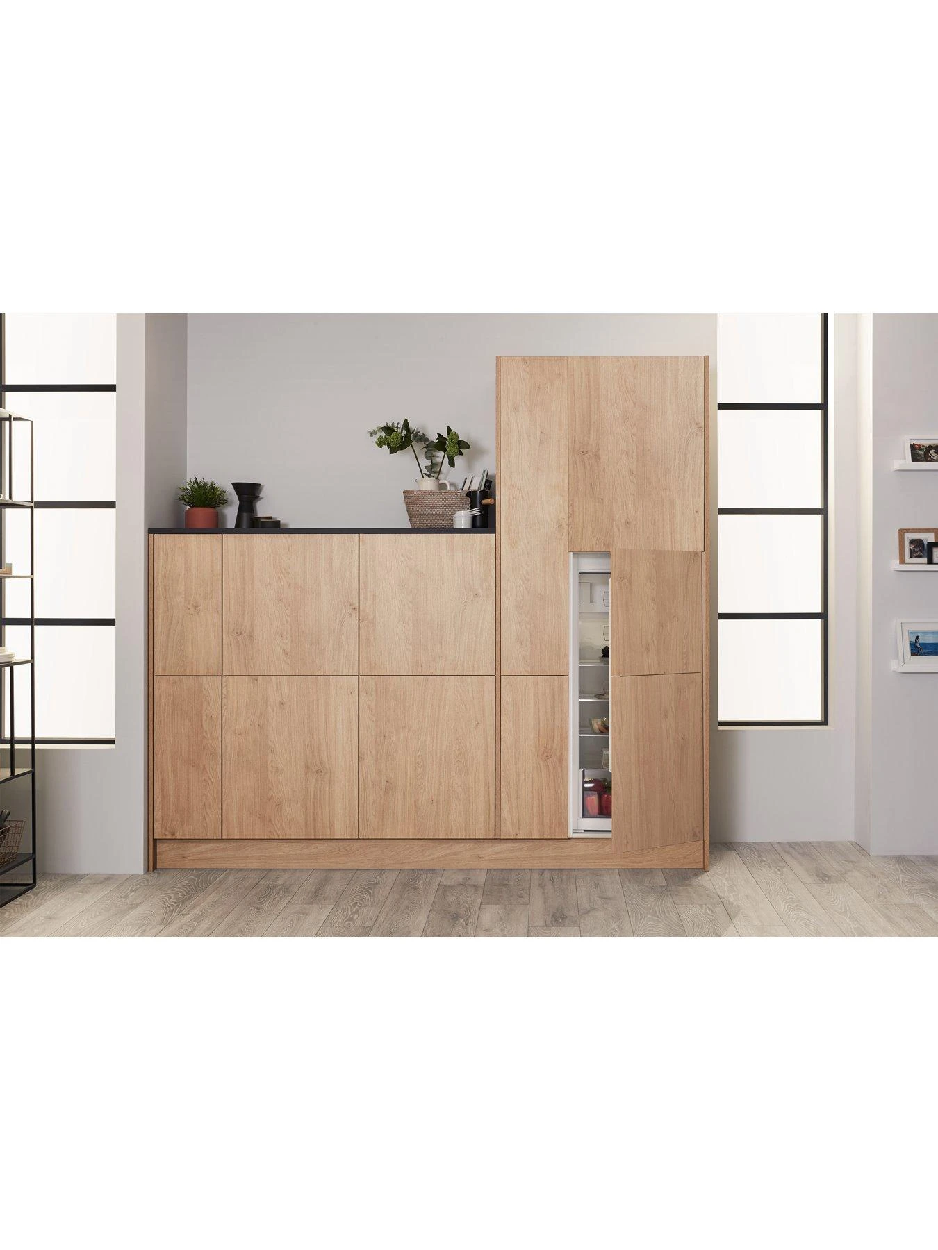 Hotpoint HSZ12A2D1 Integrated Fridge - Image 4